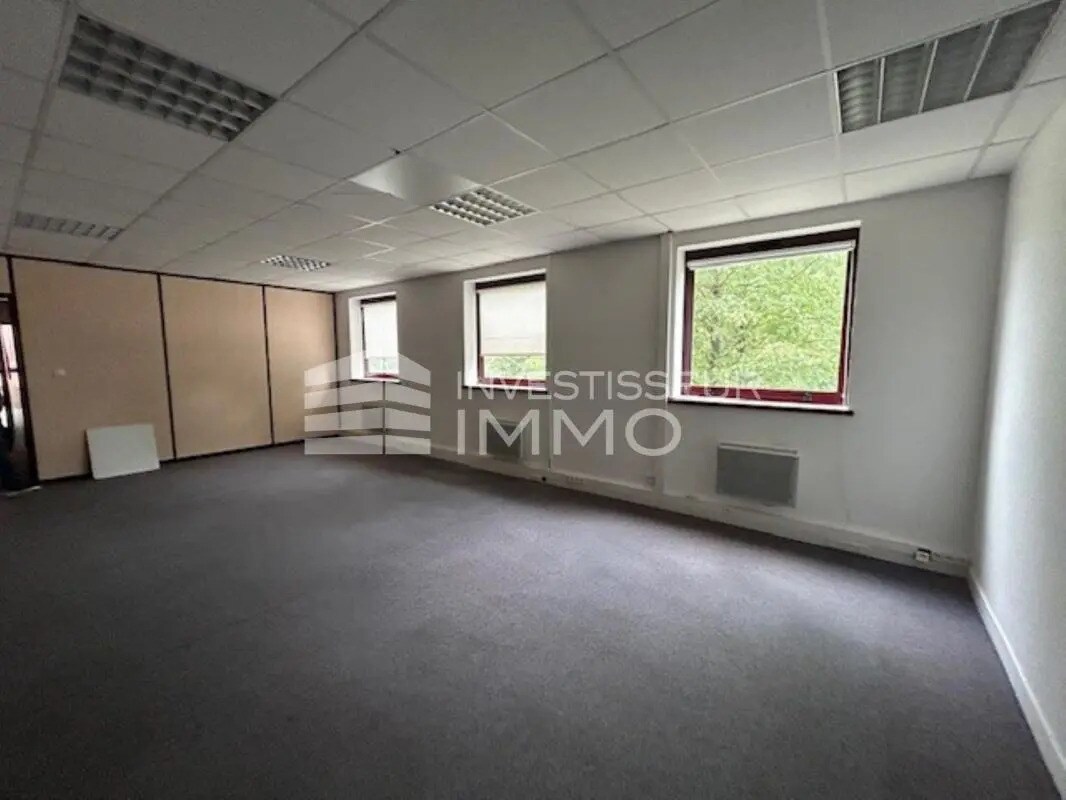 Bureau dans Champs-sur-Marne à louer Photo de l’immeuble– Image 1 sur 6