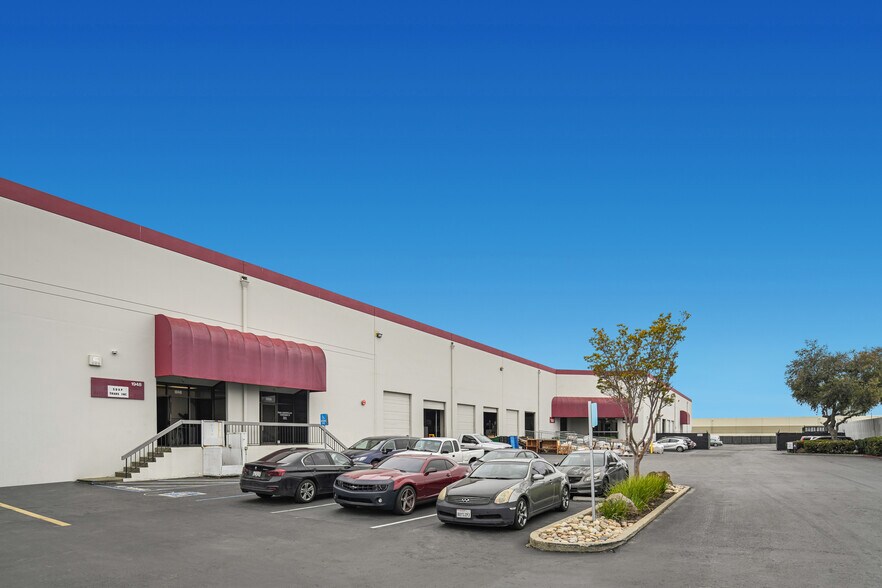 1942-1958 Sabre St, Hayward, CA à louer - Photo de l’immeuble – Image 3 sur 13