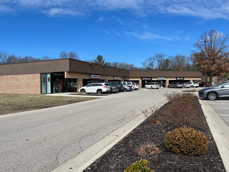 2757-2775 44th St NW, Grand Rapids, MI à louer - Photo de l’immeuble – Image 3 sur 8