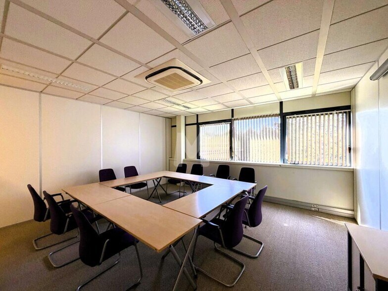 Bureau dans Saclay à vendre - Photo intérieure – Image 2 sur 10