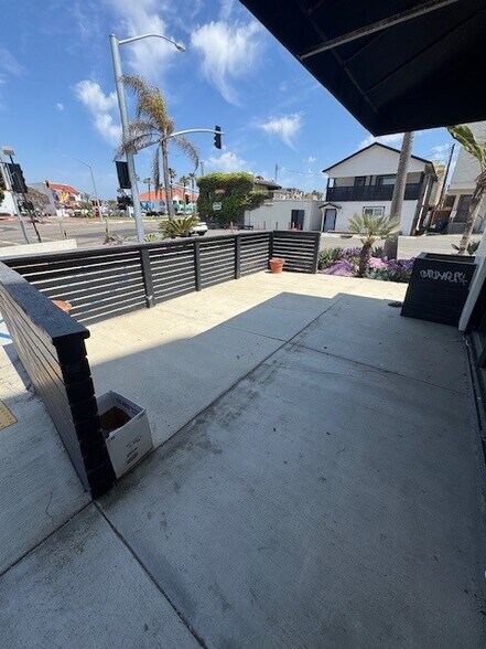 16305 Pacific Coast Hwy, Surfside, CA à vendre - Photo de l’immeuble – Image 3 sur 12