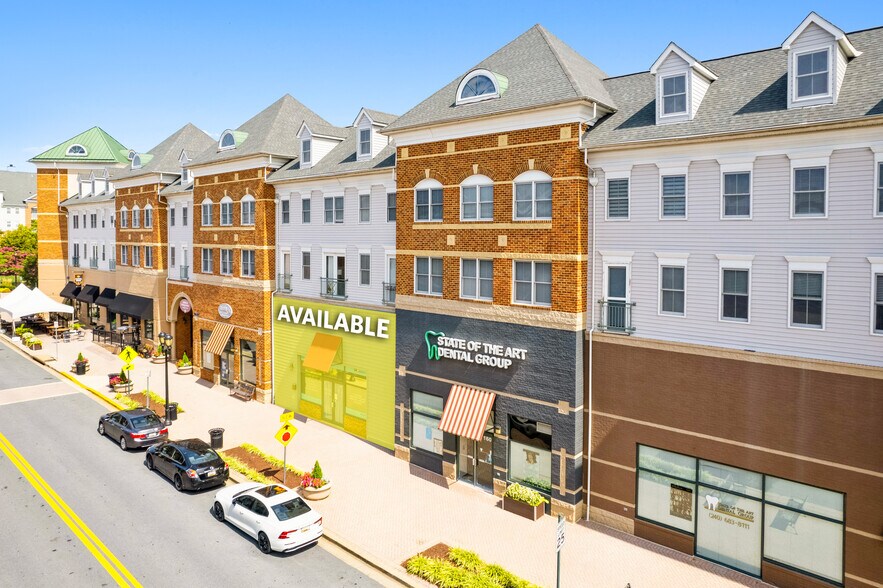 402 King Farm Blvd, Rockville, MD à louer - Photo de l’immeuble – Image 1 sur 13
