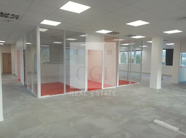Bureau dans Échirolles à louer - Photo de l’immeuble – Image 2 sur 10
