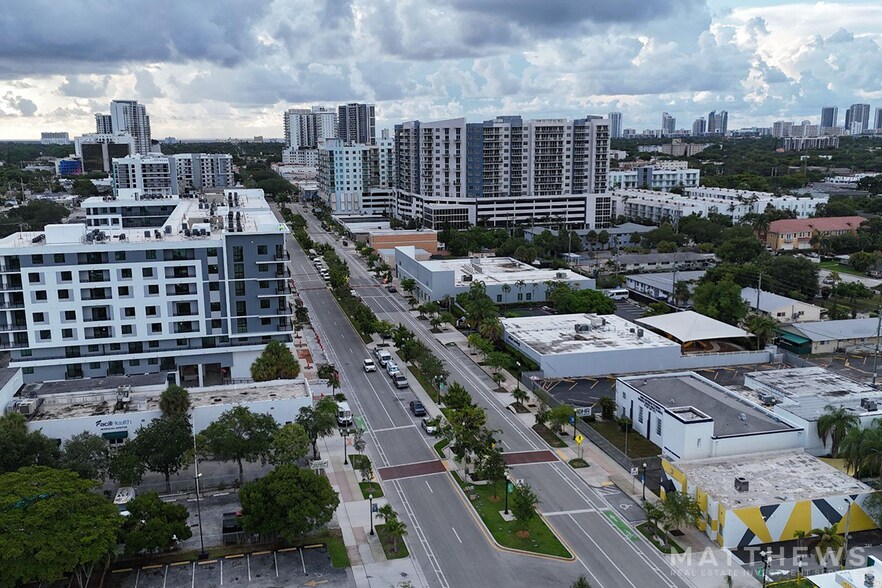 2216 Hollywood Blvd, Hollywood, FL à louer - Photo de l’immeuble – Image 3 sur 18