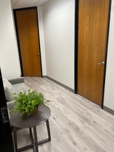 5220 Spring Valley Rd, Dallas, TX à louer Hall d’entrée– Image 2 sur 4
