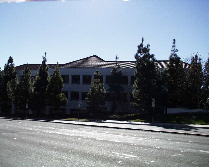 4880 Santa Rosa Rd, Camarillo, CA à louer - Photo de l’immeuble – Image 3 sur 19