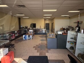 222 Dix Ave, Glens Falls, NY à louer Photo intérieure– Image 2 sur 17
