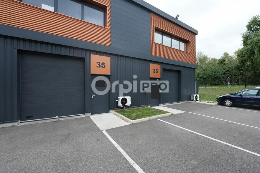 Local d’activités dans Vaulx-Milieu à louer - Photo de l’immeuble – Image 3 sur 10