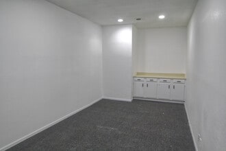 3859 E Southcross Blvd, San Antonio, TX à louer Photo intérieure– Image 2 sur 9