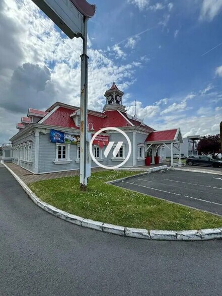 Local commercial dans Pierrelaye à louer - Photo de l’immeuble – Image 1 sur 12