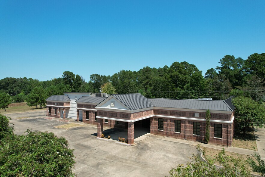 200 Renaissance Way, Crockett, TX à vendre - Photo de l’immeuble – Image 2 sur 40