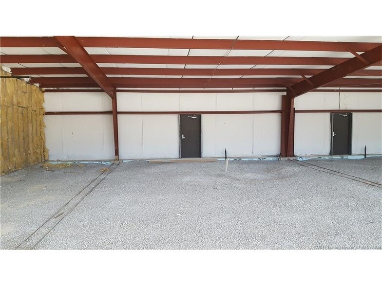 326 Indiana Ave, Sellersburg, IN à vendre - Photo de l’immeuble – Image 3 sur 9