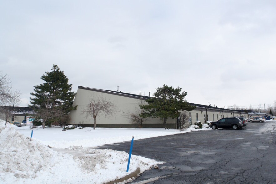 80 Earhart Dr, Amherst, NY à louer - Photo de l’immeuble – Image 2 sur 5