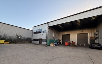 Stonefield Way, Ruislip à louer Photo de l’immeuble– Image 1 sur 1