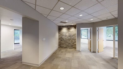 2525 Harrodsburg Rd, Lexington, KY à louer Numérisation 3D Matterport– Image 1 sur 6