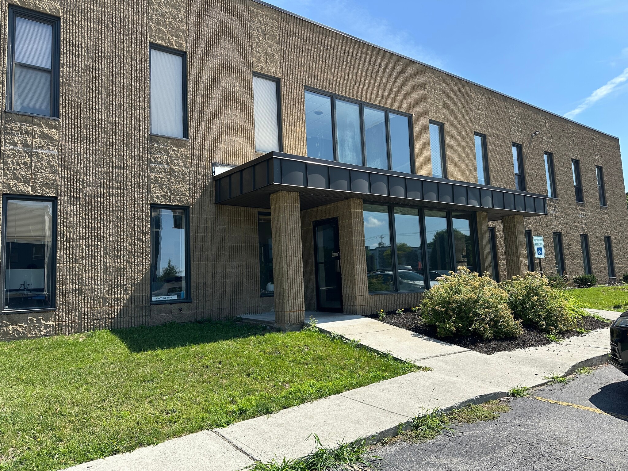 632 Plank Rd, Clifton Park, NY à louer Photo de l’immeuble– Image 1 sur 3