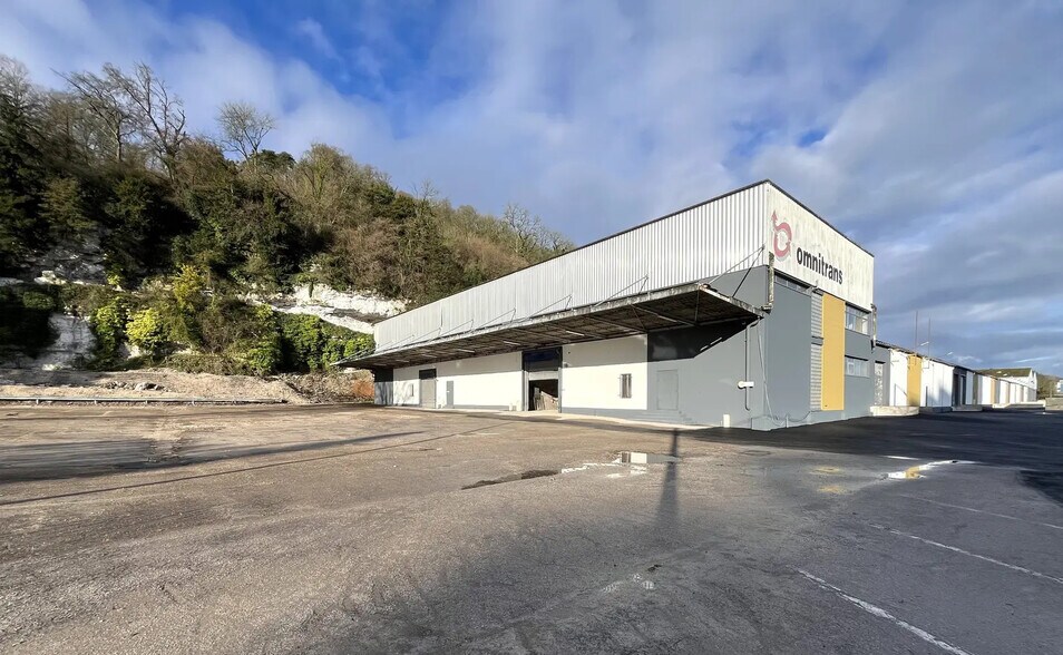 Industriel/Logistique dans Canteleu à vendre - Photo de l’immeuble – Image 1 sur 3