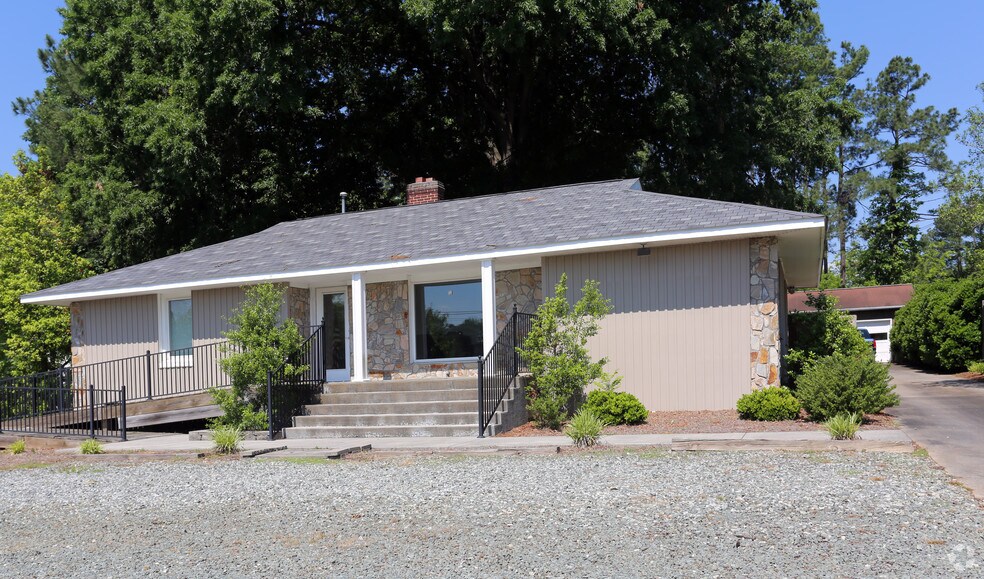 2779 Alamance Rd, Burlington, NC à vendre - Photo de l’immeuble – Image 3 sur 3