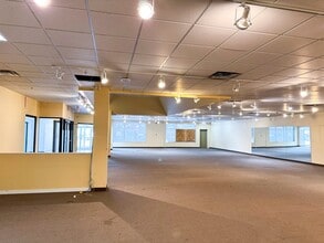 9618 Horton Rd SW, Calgary, AB à louer Photo intérieure– Image 1 sur 2