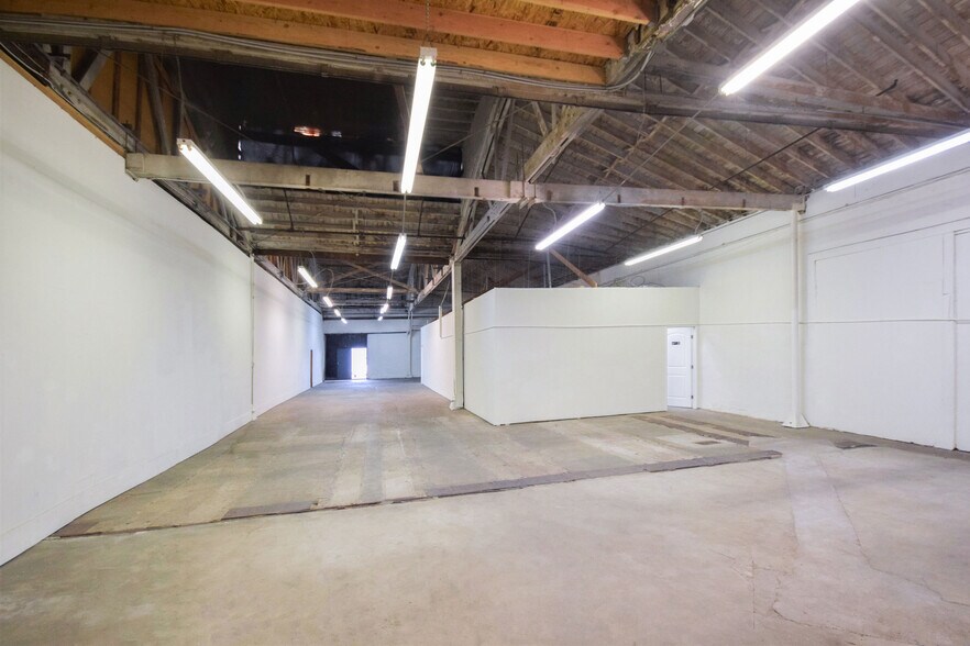 2857 E Pico Blvd, Los Angeles, CA à louer - Photo de l’immeuble – Image 3 sur 9