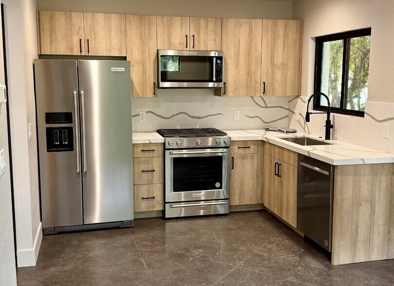 216 E Ellery Ave, Flagstaff, AZ à vendre - Photo intérieure – Image 3 sur 7
