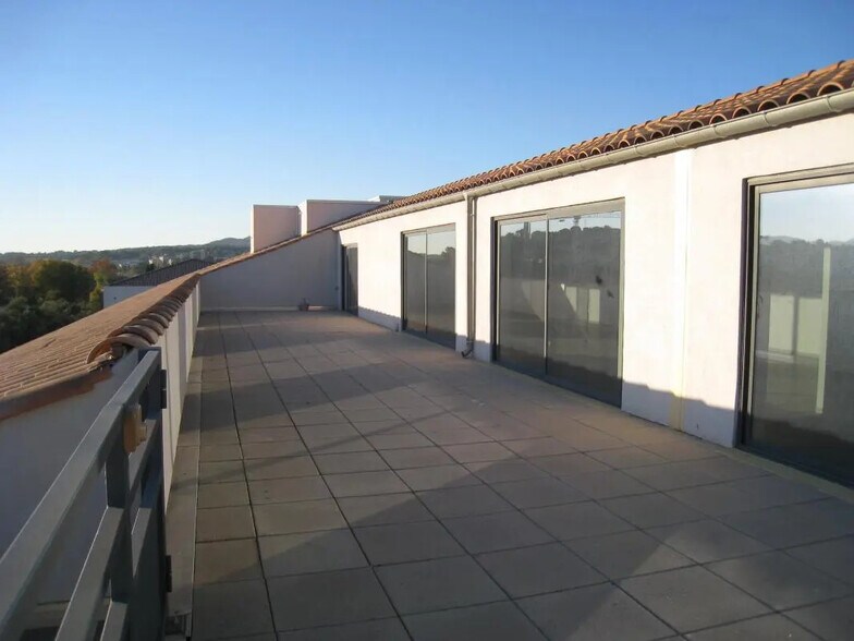 Bureau dans Aubagne à louer - Photo de l’immeuble – Image 3 sur 5