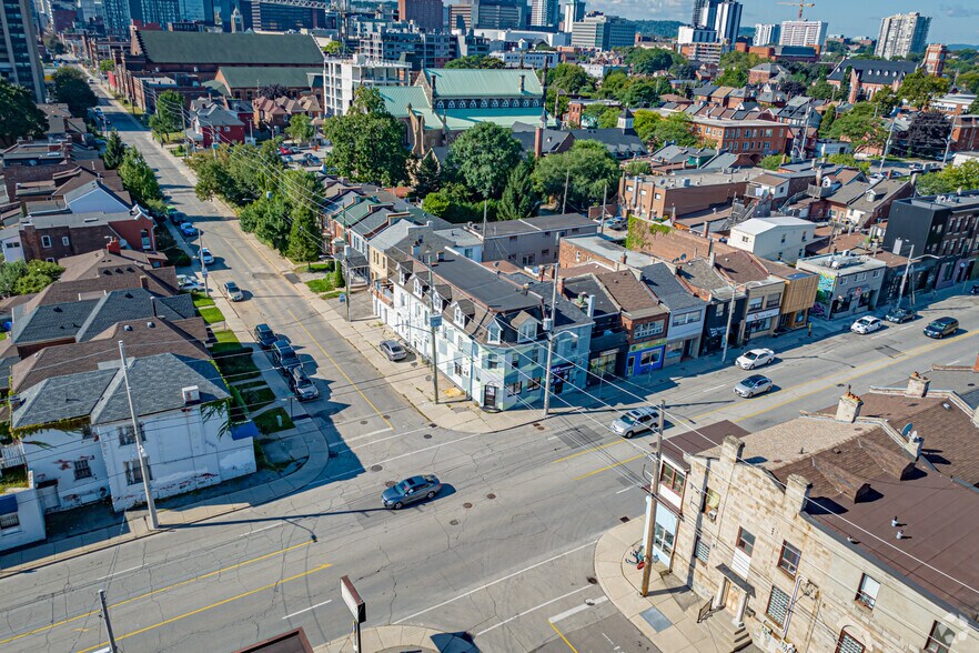 32 Barton St E, Hamilton, ON à vendre - Aérien – Image 2 sur 5