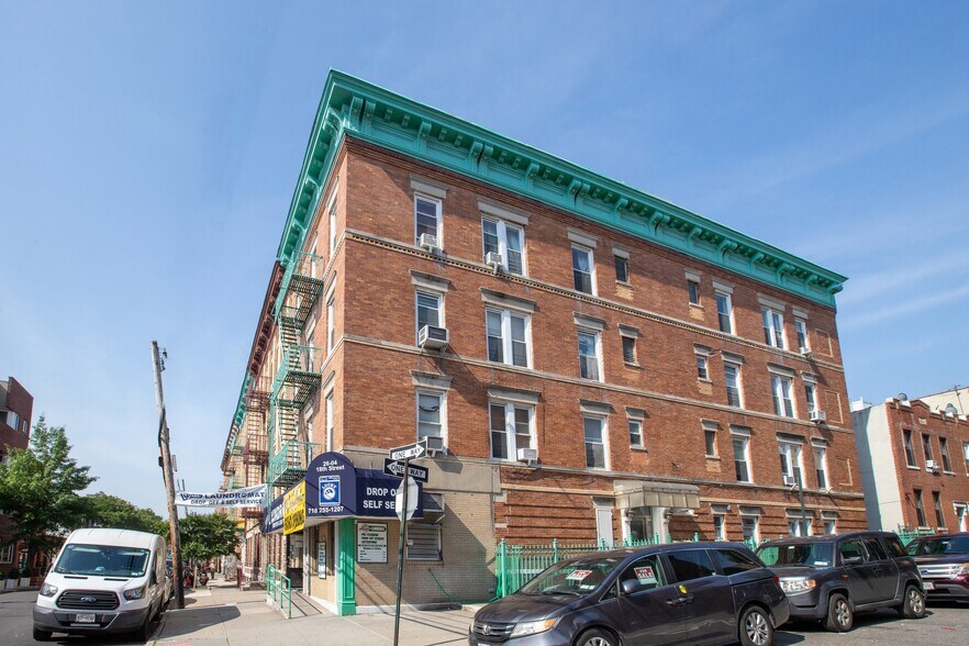 26-04 18th St, Astoria, NY à vendre - Photo de l’immeuble – Image 3 sur 6