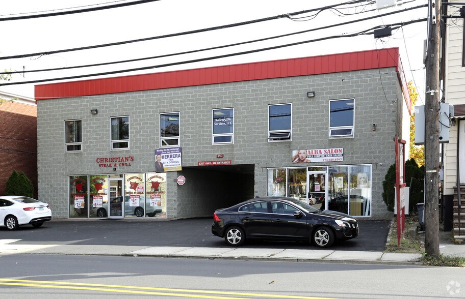 24 Outwater Ln, Garfield, NJ à louer - Photo de l’immeuble – Image 2 sur 13