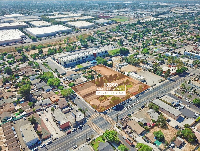 13260 Maclay St, San Fernando, CA à vendre - Photo de l’immeuble – Image 3 sur 4