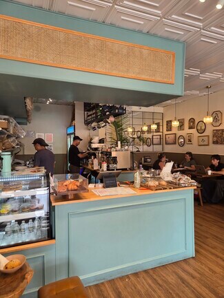 Plus de détails pour 68-01 Fresh Pond Rd, Ridgewood, NY - Local commercial à louer