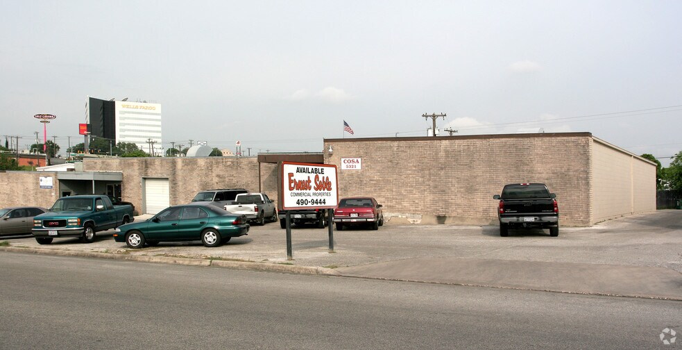 5315-5321 Jackwood Dr, San Antonio, TX à louer - Photo de l’immeuble – Image 2 sur 3
