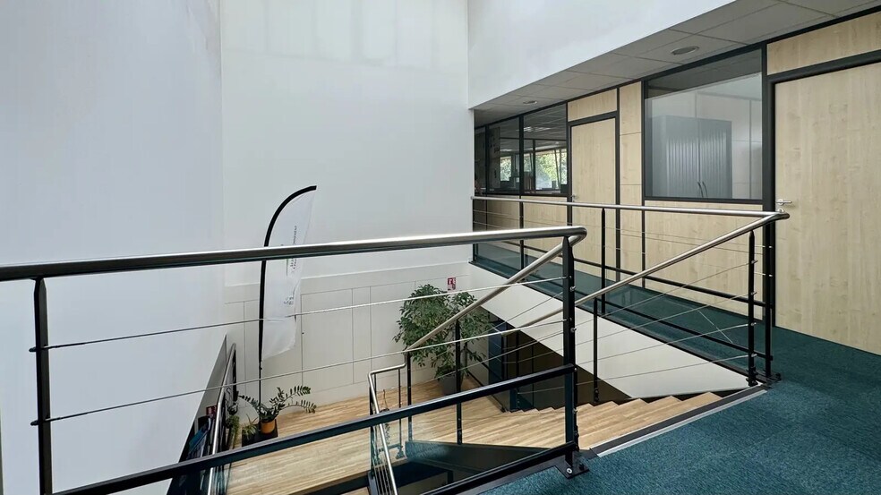 Bureau dans Lezennes à louer - Photo de l’immeuble – Image 3 sur 8