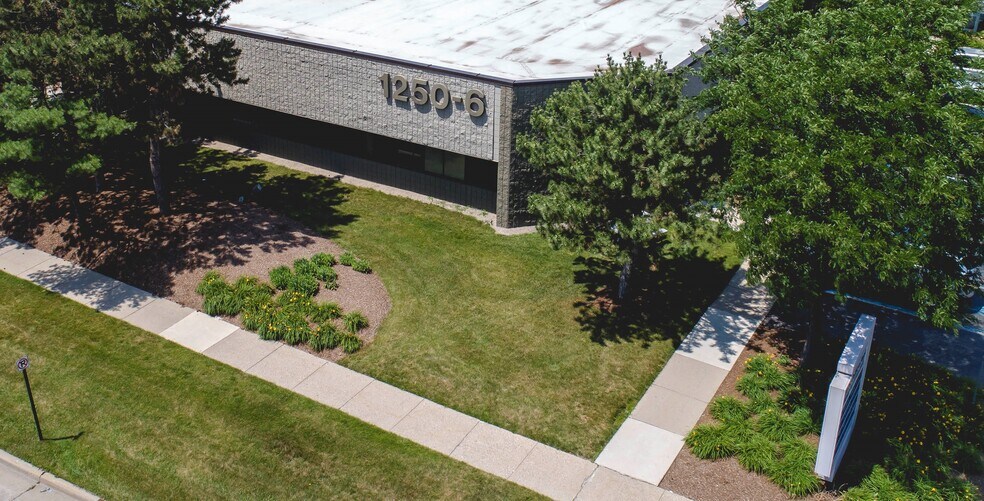 1282 Kirts Blvd, Troy, MI à louer - Photo de l’immeuble – Image 2 sur 9