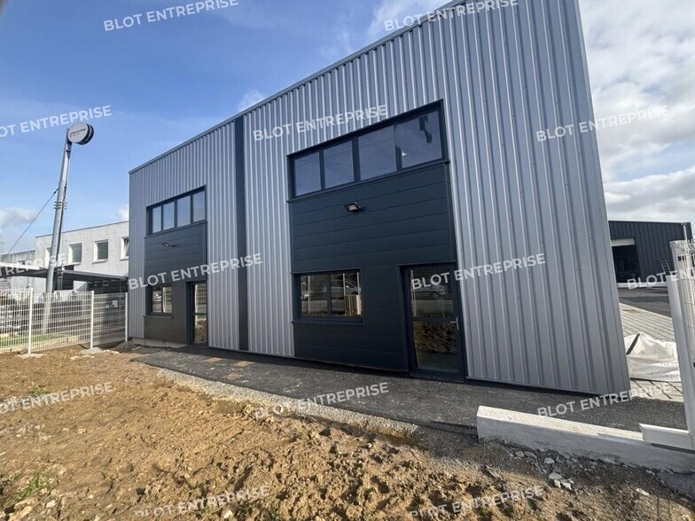 12 Rue De La Gironnière, Sainte-Luce-sur-Loire à louer - Photo de l’immeuble – Image 2 sur 5