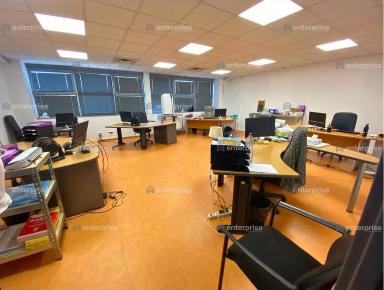 Local d'activités dans Beauvais à vendre - Photo de l’immeuble – Image 2 sur 5