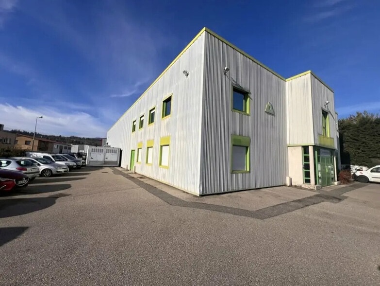 Local d’activités dans Grézieu-la-Varenne à louer - Photo de l’immeuble – Image 2 sur 10