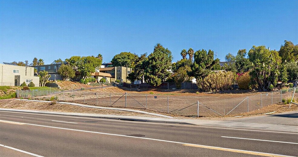 1555 Sunbury Ct, Vista, CA à vendre - Photo de l’immeuble – Image 3 sur 8