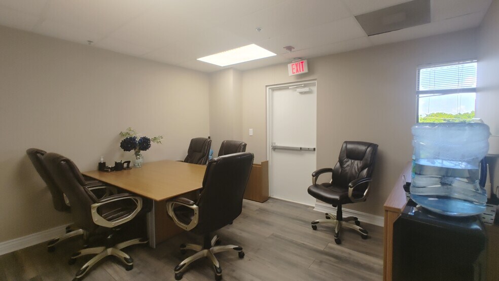 2405-2425 N University Dr, Coral Springs, FL à louer - Photo de l’immeuble – Image 2 sur 13