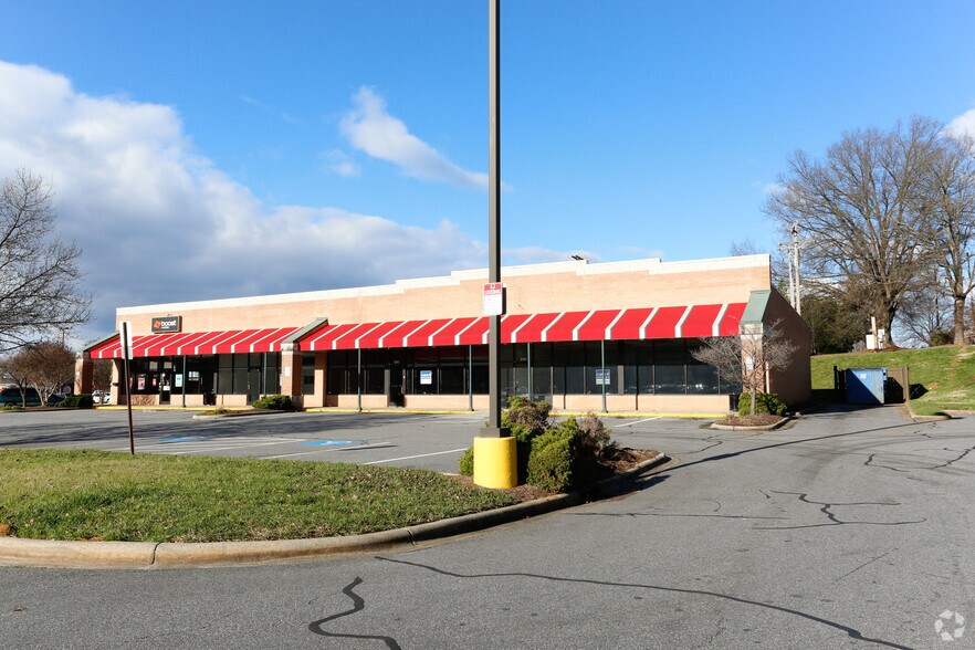 1540-1550 E Broad St, Statesville, NC à louer - Photo principale – Image 2 sur 9