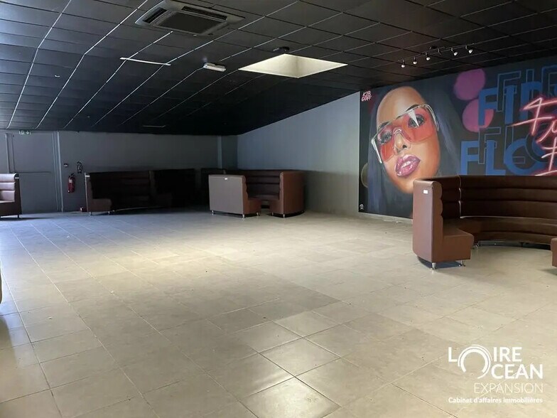 Local commercial dans Beaucouzé à louer - Photo de l’immeuble – Image 1 sur 17