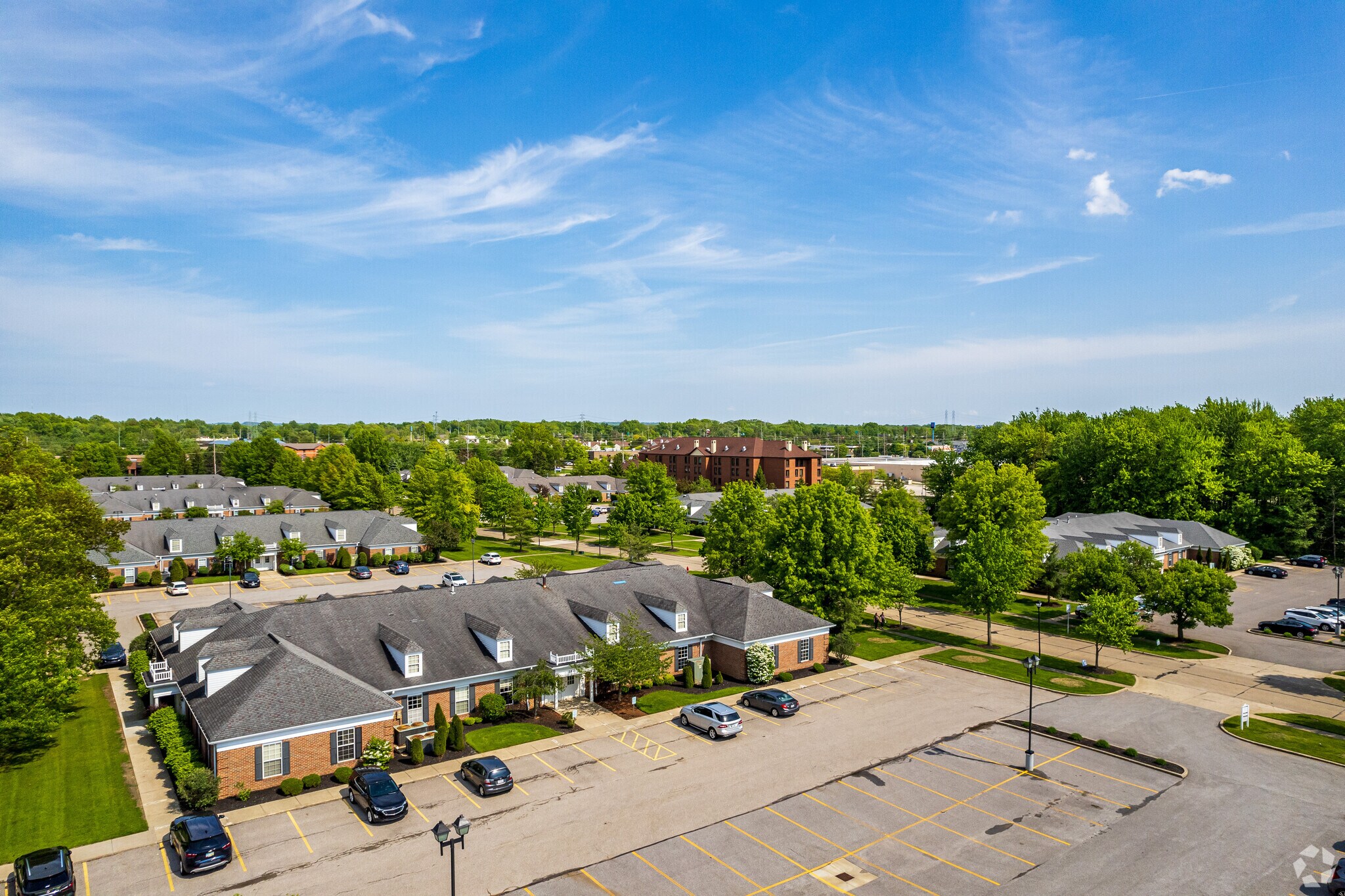 7010 Engle Rd, Middleburg Heights, OH à louer Photo principale– Image 1 sur 17