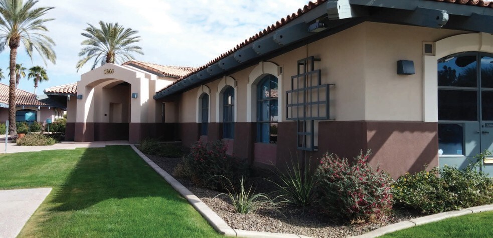 5665 N Scottsdale, Scottsdale, AZ à louer - Photo de l’immeuble – Image 2 sur 5