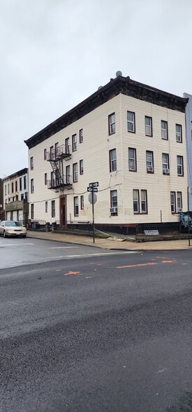 1088 Herkimer St, Brooklyn, NY à vendre - Photo de l’immeuble – Image 2 sur 11