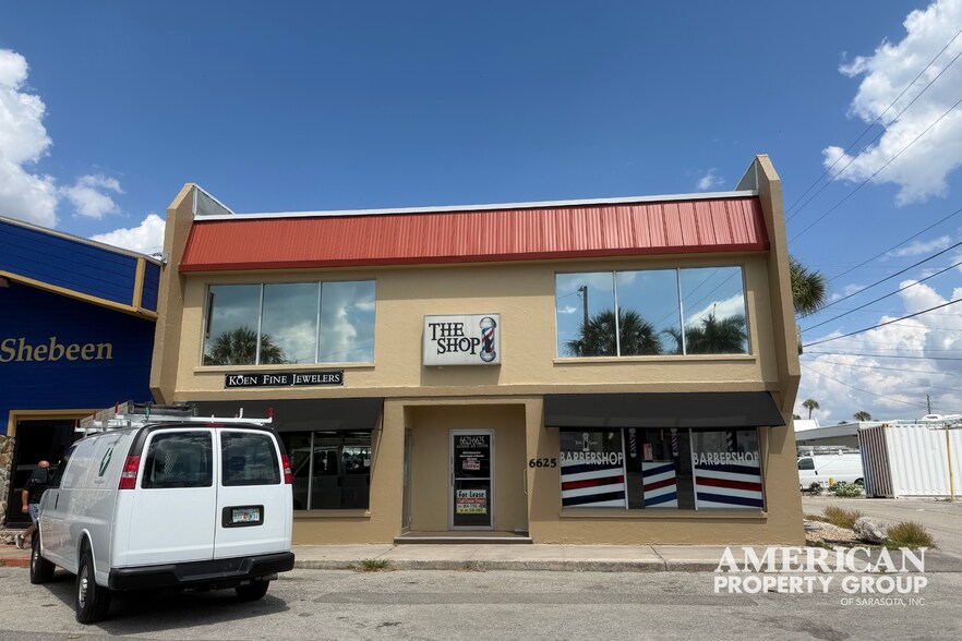 6621-6625 Gateway Ave, Sarasota, FL à louer - Photo de l’immeuble – Image 2 sur 7