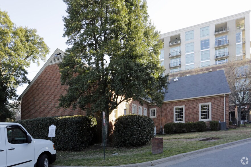 109 Church St, Chapel Hill, NC à louer - Photo de l’immeuble – Image 2 sur 3