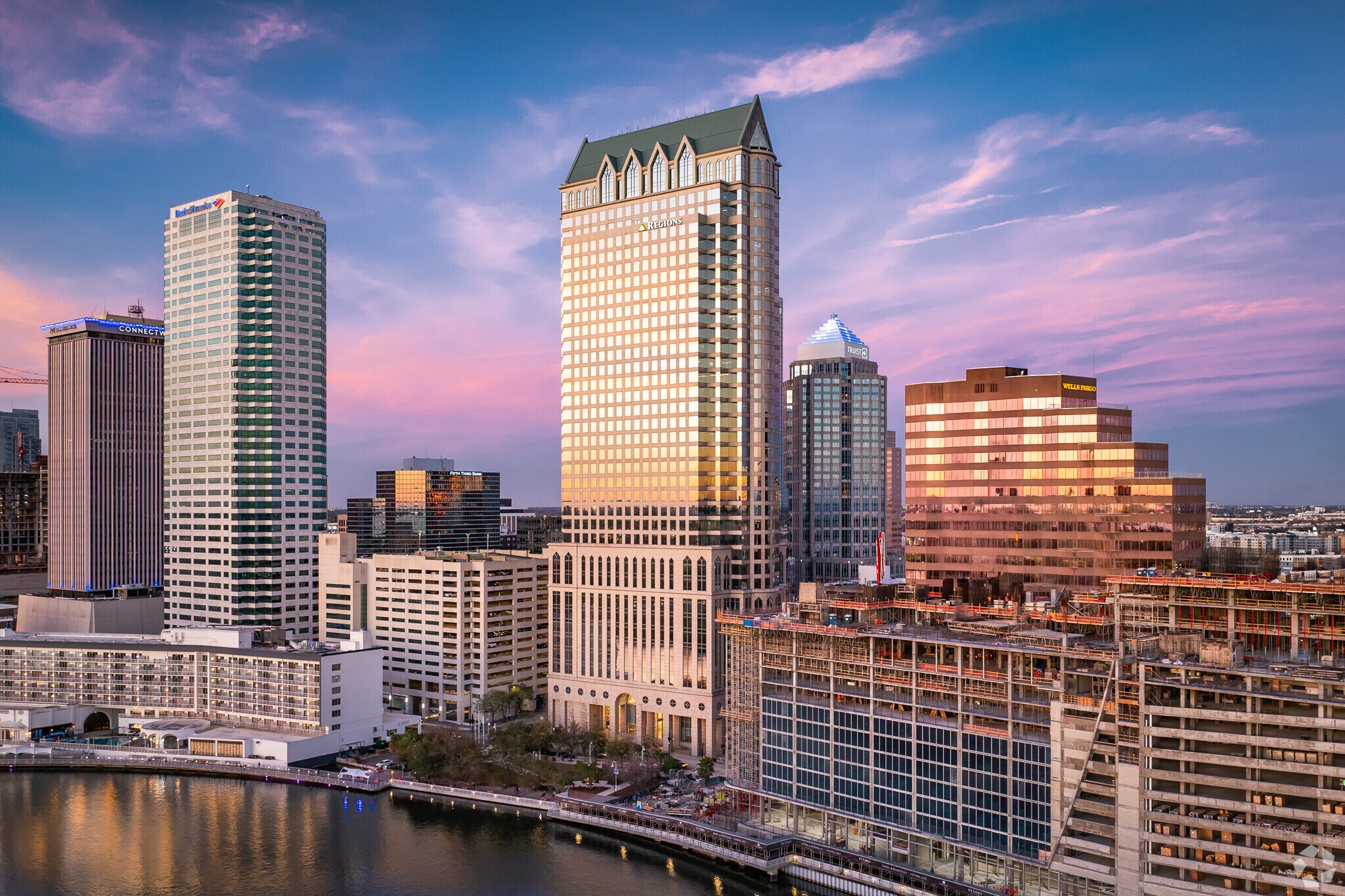 100 N Tampa St, Tampa, FL à louer Photo principale– Image 1 sur 8