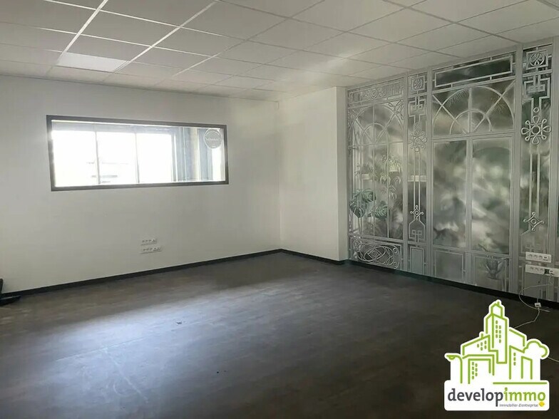 Local d'activités dans Cormelles-le-Royal à vendre - Photo de l’immeuble – Image 3 sur 7