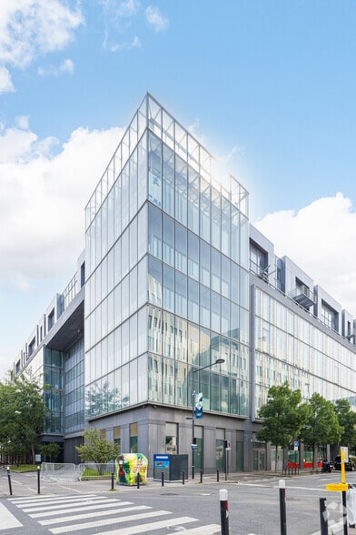 Local commercial dans Saint-Denis à louer - Photo de l’immeuble – Image 3 sur 4