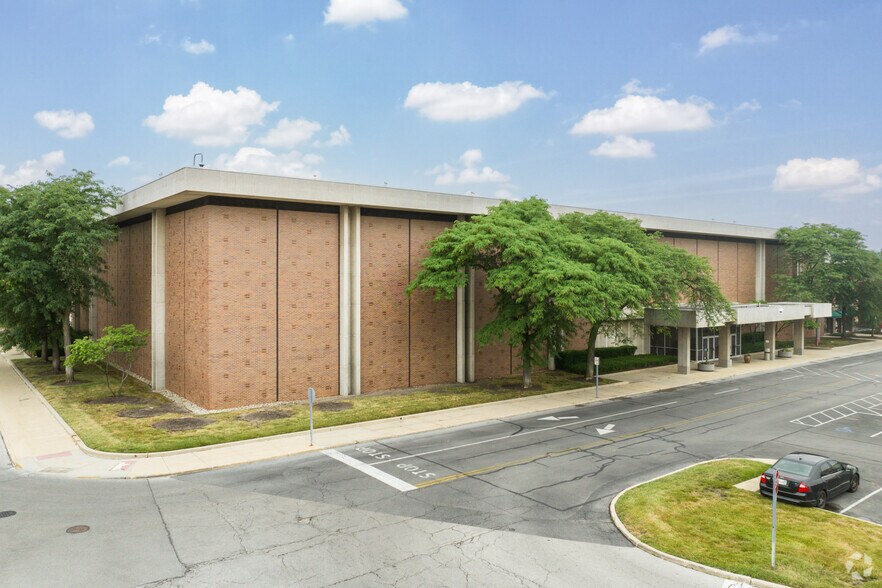 5001 Monroe St, Toledo, OH à vendre - Photo de l’immeuble – Image 3 sur 5